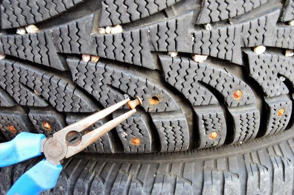 Studded snow tires versus studless snow tires?